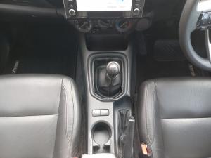 Toyota Hilux 2.4GD-6 double cab Raider manual - Image 12