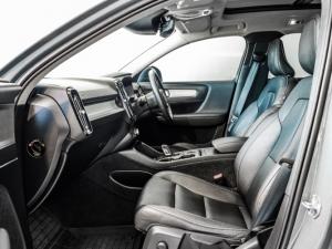 Volvo XC40 T5 AWD Momentum - Image 4
