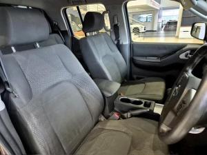 Nissan Navara 2.5dCi double cab 4x4 Safari auto - Image 11