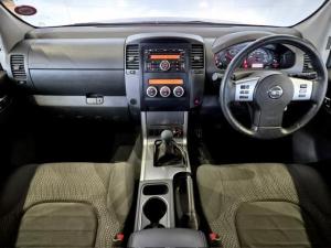 Nissan Navara 2.5dCi double cab 4x4 Safari auto - Image 12
