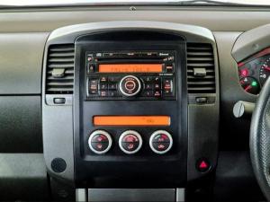 Nissan Navara 2.5dCi double cab 4x4 Safari auto - Image 13