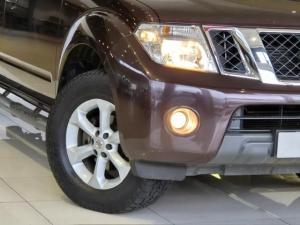 Nissan Navara 2.5dCi double cab 4x4 Safari auto - Image 9