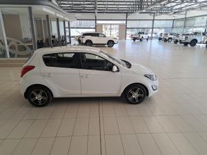 Hyundai i20 1.4 Fluid - Image 4