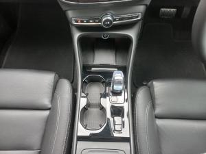 Volvo XC40 B3 Plus Dark - Image 12