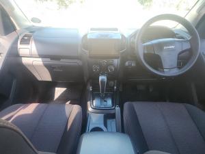 Isuzu D-MAX 300 HI-RIDE automatic D/C - Image 6