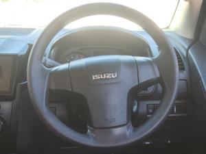 Isuzu D-MAX 300 HI-RIDE automatic D/C - Image 8