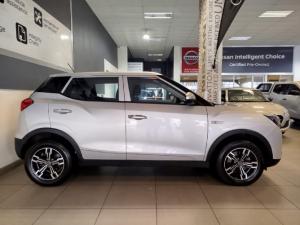 Mahindra XUV300 1.2T W4 SE - Image 2