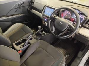 Mahindra XUV300 1.2T W4 SE - Image 5