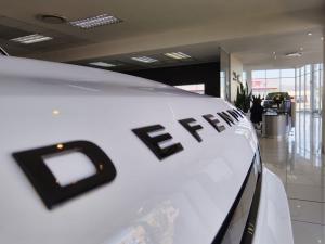 Land Rover Defender 110 D300 X-Dynamic SE - Image 17