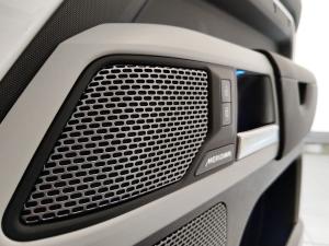 Land Rover Defender 110 D300 X-Dynamic SE - Image 18