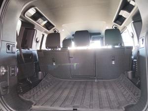 Land Rover Defender 110 D300 X-Dynamic SE - Image 9