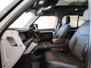 Land Rover Defender 110 D300 X-Dynamic HSE - Image 11