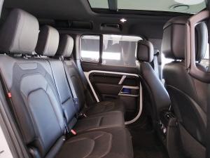 Land Rover Defender 110 D300 X-Dynamic HSE - Image 14