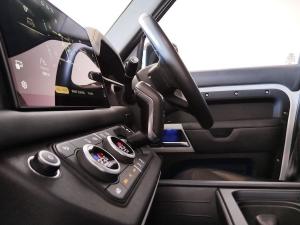 Land Rover Defender 110 D300 X-Dynamic HSE - Image 15