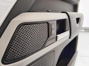 Land Rover Defender 110 D300 X-Dynamic HSE - Image 20