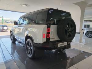 Land Rover Defender 110 D300 X-Dynamic HSE - Image 5