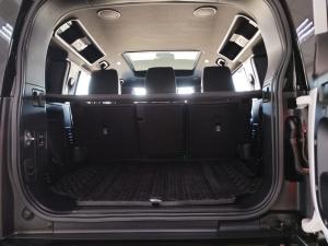 Land Rover Defender 110 D300 X-Dynamic HSE - Image 9