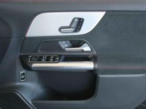Mercedes-Benz GLA GLA200d Progressive - Image 16