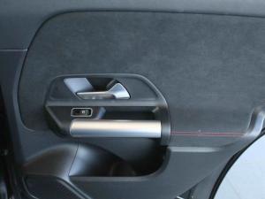 Mercedes-Benz GLA GLA200d Progressive - Image 17