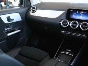 Mercedes-Benz GLA GLA200d Progressive - Image 20