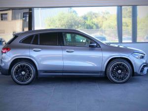 Mercedes-Benz GLA GLA200d Progressive - Image 3