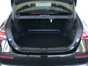 Mercedes-Benz E-Class E200 Avantgarde - Image 19