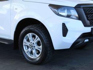 Nissan Navara 2.5DDTi double cab SE Plus auto - Image 10