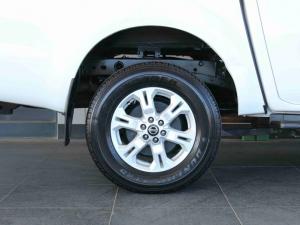 Nissan Navara 2.5DDTi double cab SE Plus auto - Image 14