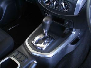 Nissan Navara 2.5DDTi double cab SE Plus auto - Image 30