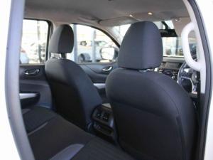 Nissan Navara 2.5DDTi double cab SE Plus auto - Image 40