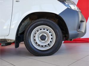Toyota Hilux 2.0 single cab S (aircon) - Image 12