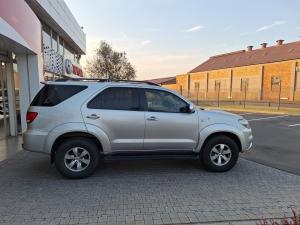 Toyota Fortuner 3.0D-4D 4x4 - Image 3