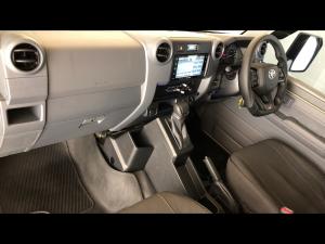 Toyota Land Cruiser 79 2.8GD-6 single cab auto - Image 7