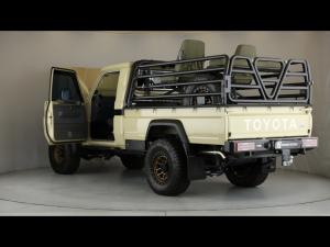 Toyota Land Cruiser 79 2.8GD-6 single cab auto - Image 10