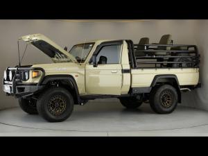Toyota Land Cruiser 79 2.8GD-6 single cab auto - Image 12