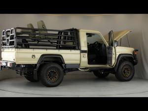 Toyota Land Cruiser 79 2.8GD-6 single cab auto - Image 16