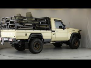 Toyota Land Cruiser 79 2.8GD-6 single cab auto - Image 2