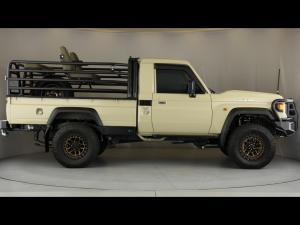 Toyota Land Cruiser 79 2.8GD-6 single cab auto - Image 3
