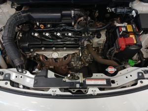 Suzuki Swift 1.2 GLX auto - Image 19