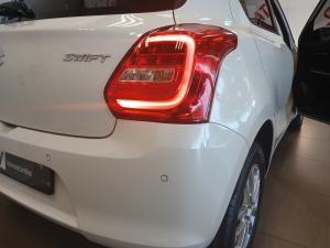 Suzuki Swift 1.2 GLX auto - Image 21