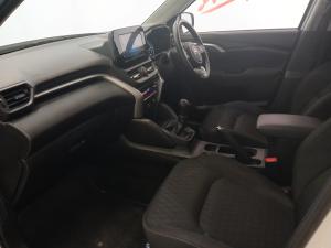 Toyota Urban Cruiser 1.5 XR manual - Image 7