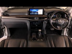 Lexus LX 5.7 V8 - Image 6