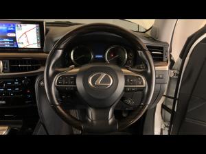 Lexus LX 5.7 V8 - Image 26