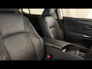Lexus ES 250 EX - Image 31
