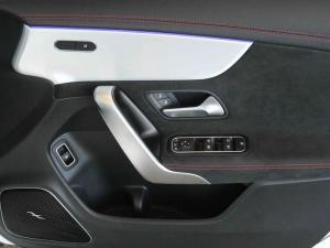 Mercedes-Benz CLA CLA200 Progressive - Image 15