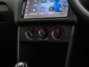 Volkswagen Polo Vivo hatch 1.4 Life - Image 10