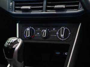 Volkswagen Polo hatch 1.0TSI Life manual - Image 11