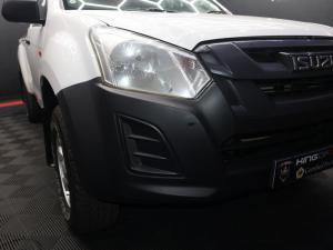 Isuzu D-Max Gen 6 250 single cab Fleetside safety - Image 6