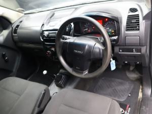 Isuzu D-Max Gen 6 250 single cab Fleetside safety - Image 8
