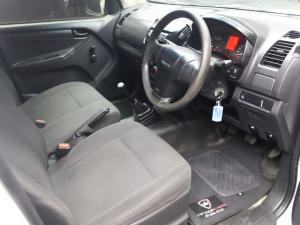 Isuzu D-Max Gen 6 250 single cab Fleetside safety - Image 9